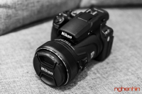 Mở hộp máy ảnh siêu zoom Nikon Coolpix P1000: dải zoom 24-3000mm, quay phim 4K