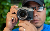 Trên tay tôi là máy ảnh Fujifilm X-T30 “dark grey”, nhỏ gọn,tiện lợi và đầy cá tính