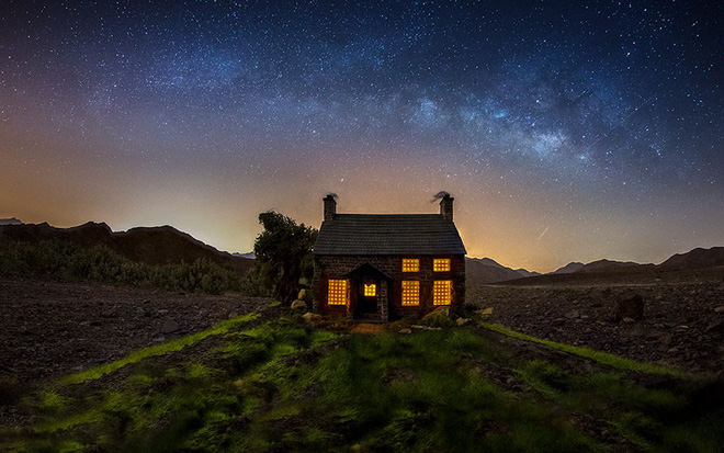 Ngắm những ánh trăng lừa dối tuyệt đẹp từ nghệ thuật chụp ảnh thiên văn bằng tiểu cảnh - Ảnh 1.