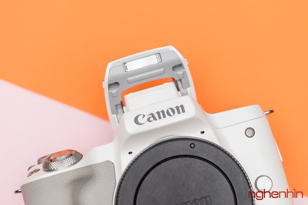 Trên tay máy ảnh không gương lật Canon EOS M50: lấy nét nhanh, quay video 4k ảnh 4