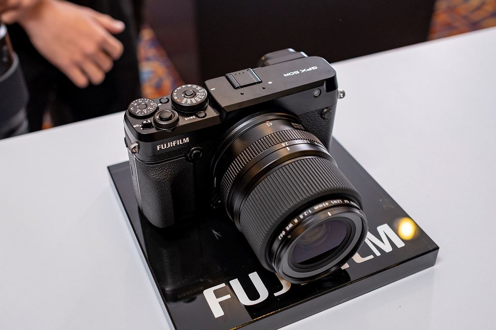 Fujifilm Việt Nam ra mắt máy ảnh mirrorless GFX 50R: kiểu dáng rangefinder, cảm biến medium format, giá 109 triệu đồng ảnh 3