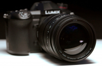 Ống kính zoom Panasonic Leica tiêu cự 10-25mm có khẩu mở lớn f/1.7 đầu tiên trên thế giới