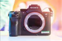  Máy ảnh Sony A7R III: viên đạn nhắm đến ngôi vương Full-frame của Canon