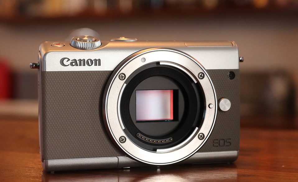 Ra mắt máy ảnh Mirrorless Canon M100: giống M5, nhỏ và rẻ hơn