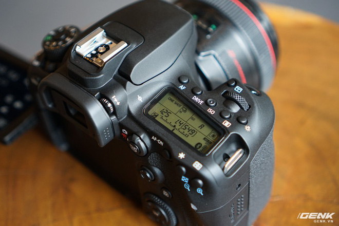 Trên tay Canon EOS 90D: Ngoại hình không thay đổi nhiều, phần cứng nâng cấp đáng kể, chưa có giá chính thức tại Việt Nam - Ảnh 6.