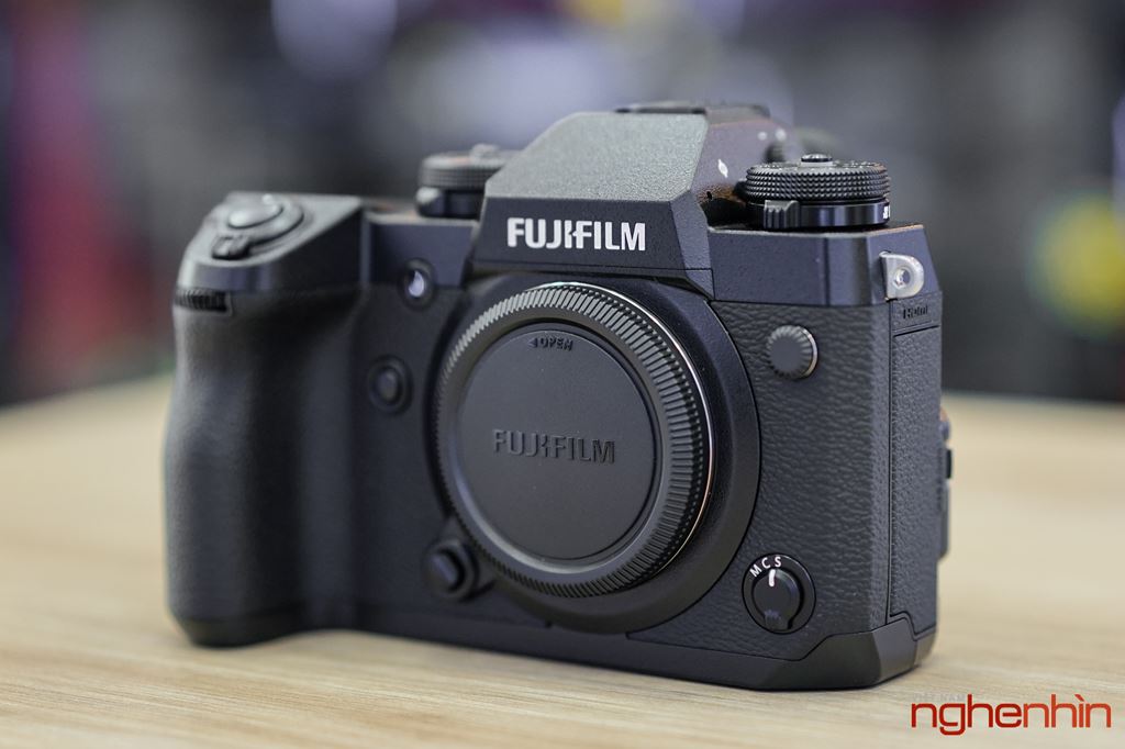 Trên tay Fujifilm X-H1 tại Việt Nam: chống rung 5 trục, màn hình phụ ảnh 4