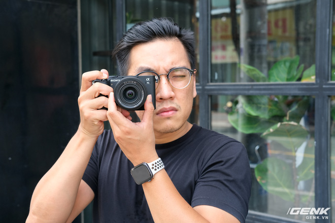 Trên tay chiếc máy ảnh Full Frame nhỏ nhất của Sony tại Việt Nam: Đẹp, nhẹ và mạnh mẽ - Ảnh 8.