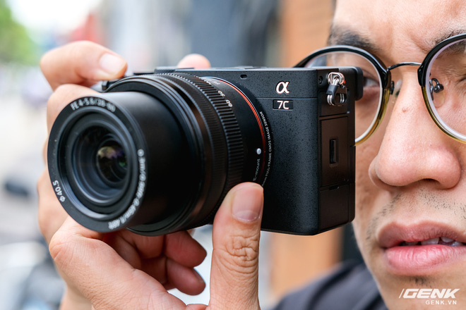 Trên tay chiếc máy ảnh Full Frame nhỏ nhất của Sony tại Việt Nam: Đẹp, nhẹ và mạnh mẽ - Ảnh 9.