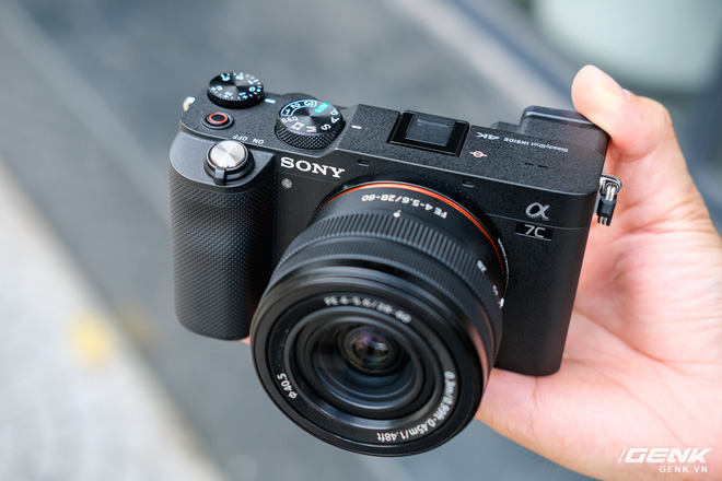 Trên tay chiếc máy ảnh Full Frame nhỏ nhất của Sony tại Việt Nam: Đẹp, nhẹ và mạnh mẽ - Ảnh 14.