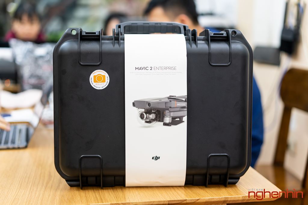 Trên tay DJI Mavic 2 Enterprise đầu tiên tại Việt Nam: Drone quay phim kiêm giám sát ảnh 1