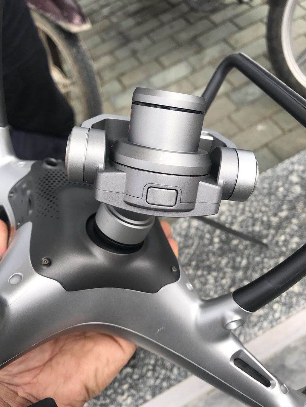 DJI Phantom 5 lộ diện: thiết kế chống nước, thay đổi ống kính ảnh 5