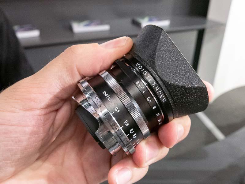 Đang tải Voigtländer-Color-Skopar-21mm-f3.5-lens-for-Leica-M-mount4.jpg…