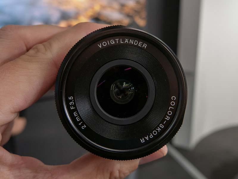 Đang tải Voigtländer-Color-Skopar-21mm-f3.5-lens-for-Leica-M-mount5.jpg…