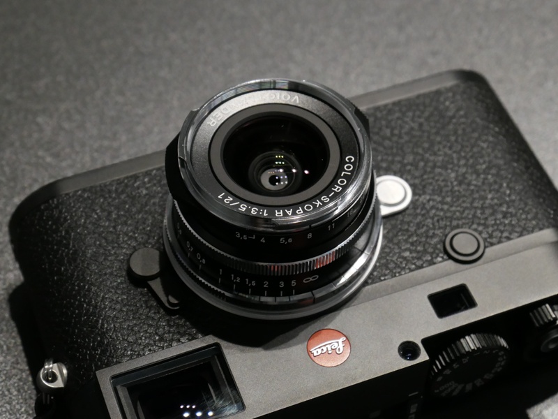 Đang tải Voigtländer-Color-Skopar-21mm-f3.5-Aspherical-VM-lens1.jpg…