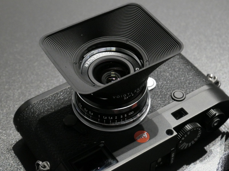 Đang tải Voigtländer-Color-Skopar-21mm-f3.5-Aspherical-VM-lens3.jpg…