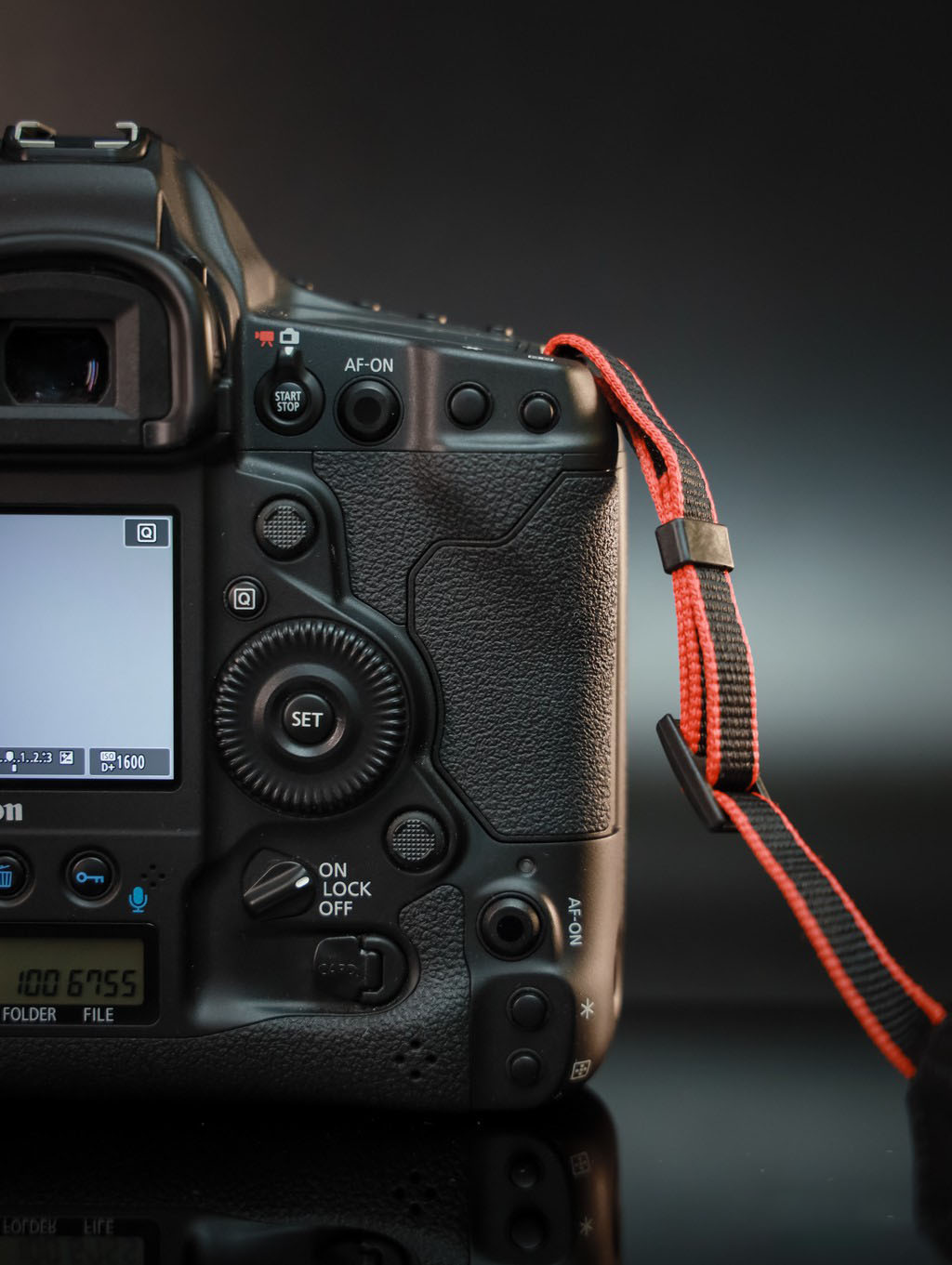 Cận cảnh Canon EOS 1DX Mark III - &ldquo;Quái vật&rdquo; của giới DSLR ảnh 14